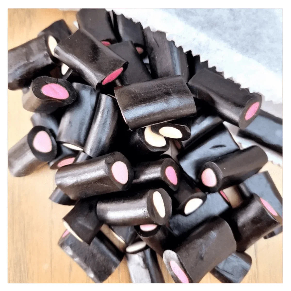Gummy Galaxy Liquorice Cream Rock, 100g, soft black liquorice candy with creamy flavor, in clear packaging.